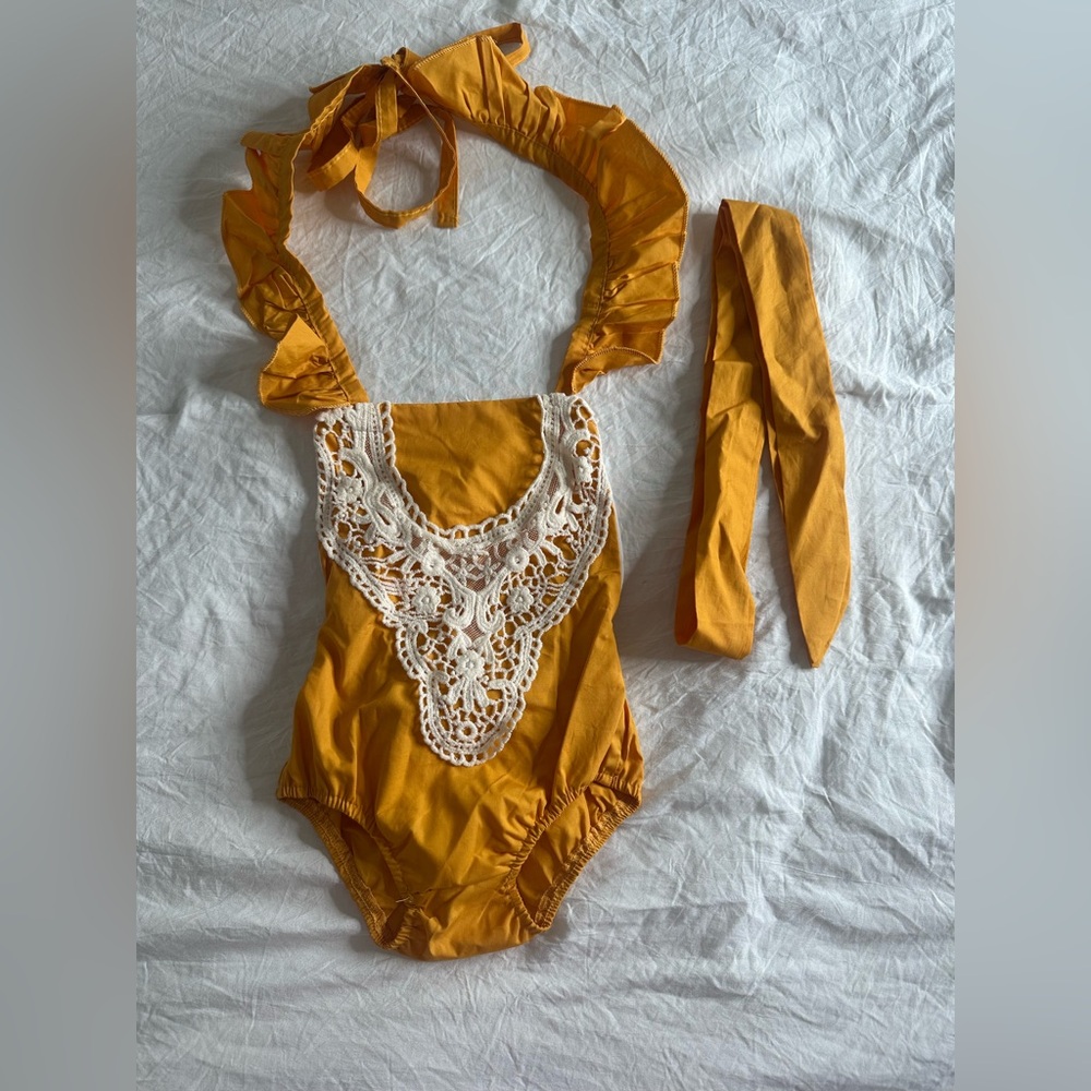 Adorable baby outfit size 6-9 month